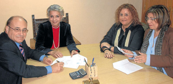 Enrique Sales, presidente de la fundacin; la notaria Inmaculada Nieto; Nieves Ruiz, directora de la entidad, y Francisca Sau, secretaria.