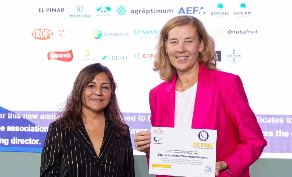 Entrega del Certificado MujerAGRO 2026 a AEFA en Fruit Attraction