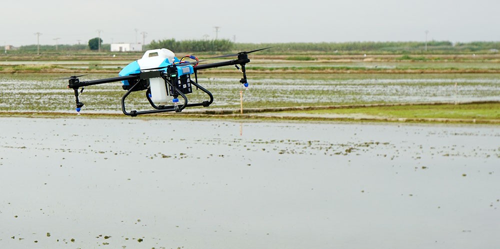 Aplicación de herbicida con dron