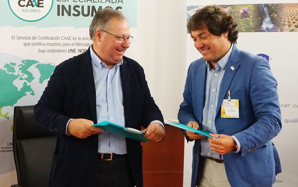 Firma del convenio CAAE y AEFA