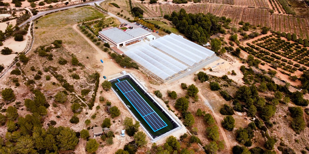 Planta fotovoltaica flotante en las instalaciones de ATENS